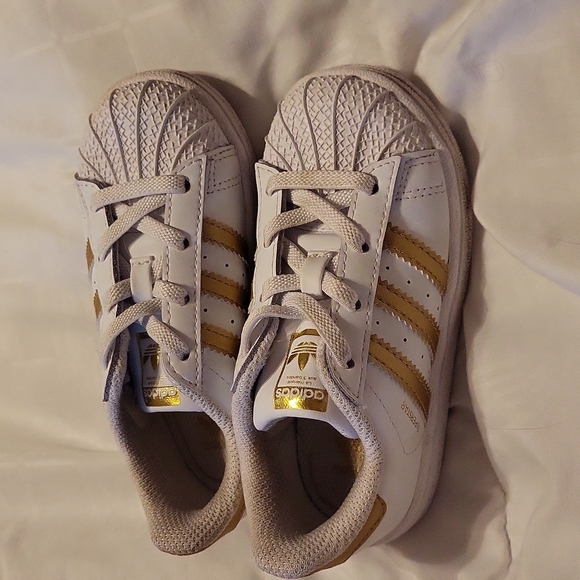 Superstar Adidas gold n white unisex sneakers 8 k - Picture 2 of 9